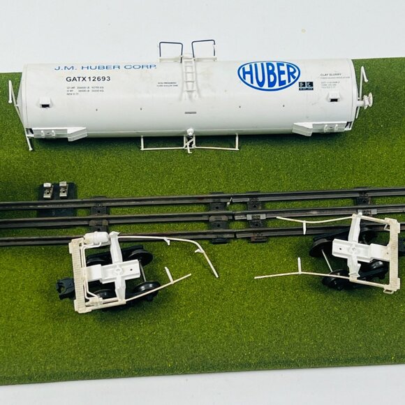 Vintage Western Maryland Train Set With Hopper & Tank Cars HO Scale Model Railro - Picture 7 of 9